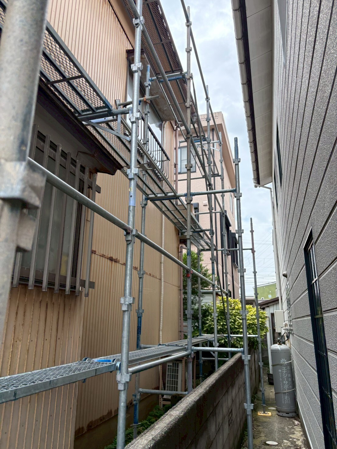 LINE_ALBUM_金沢塗装　藤嶋様邸一面組み立て前後_260719_1